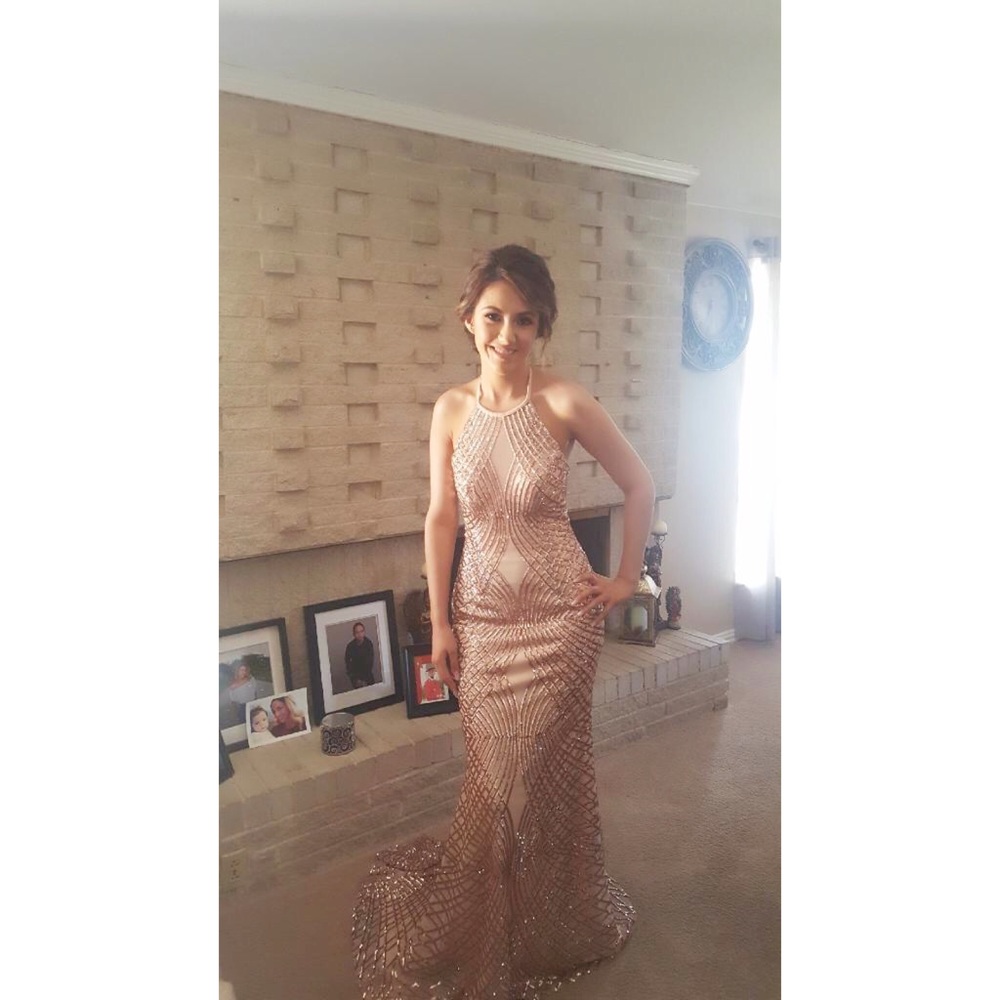 Here are some photos of me trying on the dress 😊